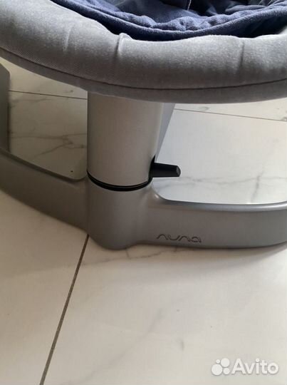 Шезлонг Nuna leaf