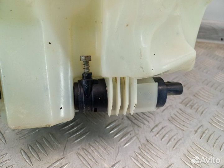 Бачок омывателя лобового стекла Volvo Xc70 2.5