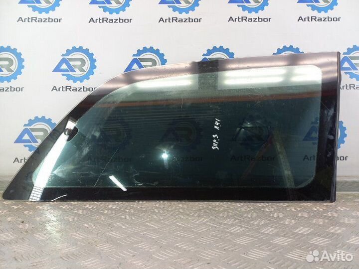 Стекло кузовное заднее правое Toyota Estima Lucida