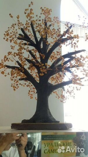 Дерево янтарное