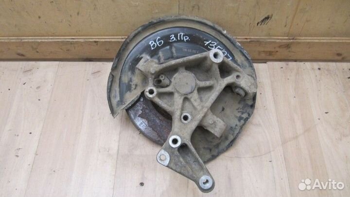 Кулак поворотный задний правый Volkswagen Passat B