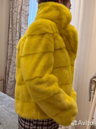 Шуба норковая желтого цвета