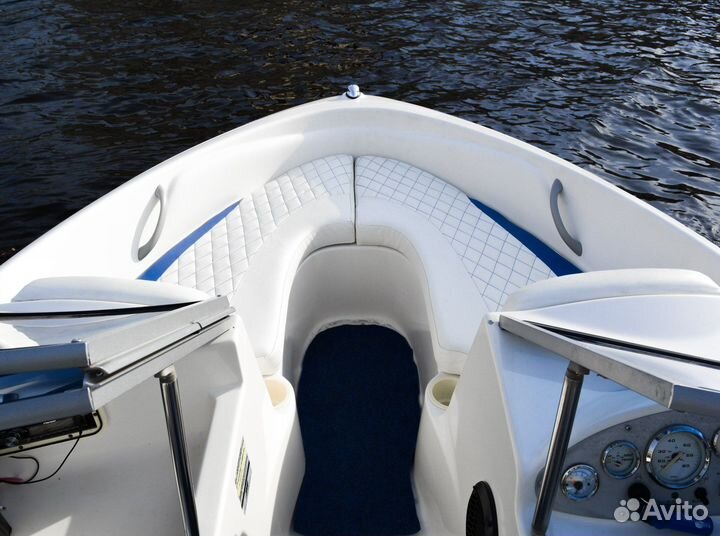 Аренда катера, прокат, развод мостов, экскурсия