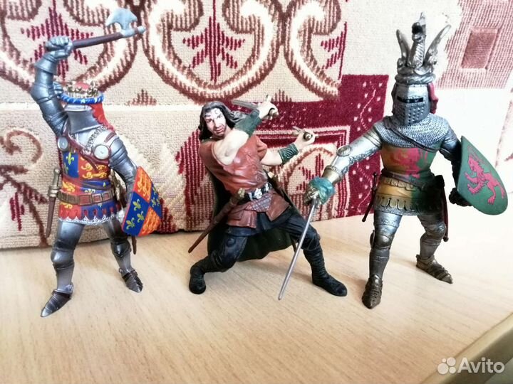 Солдатики, рыцари средневековые