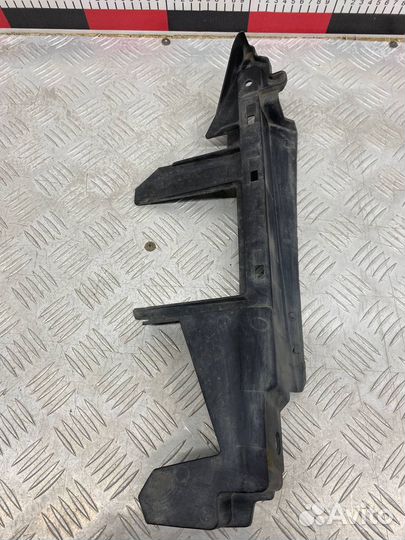 Б/У Дефлектор радиатора передний левый Nissan