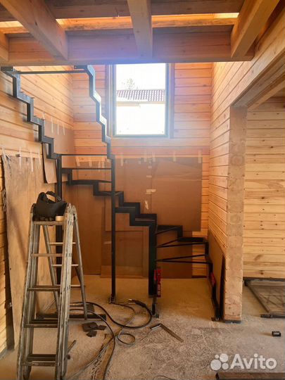 Лестница на металлокаркасе