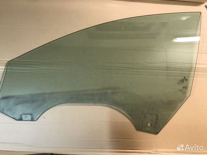 Стекло передней левой двери VW Passat CC