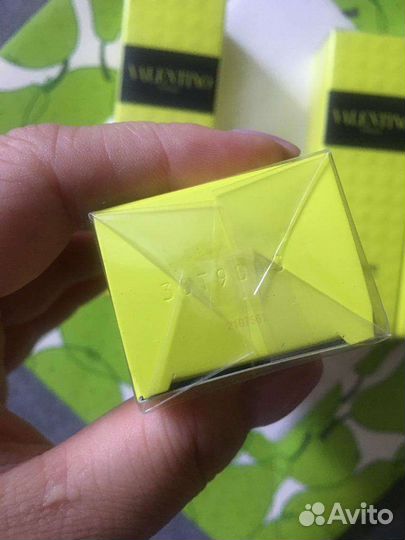 Valentino Donna born in Roma парфюм женский 15 мл