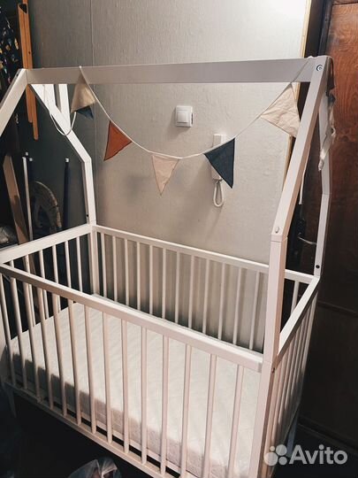 Детская кроватка домик