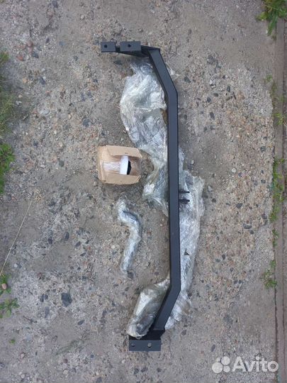 Фаркоп nissan serena