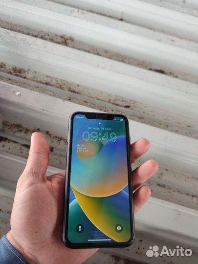 Телефон iPhone 11