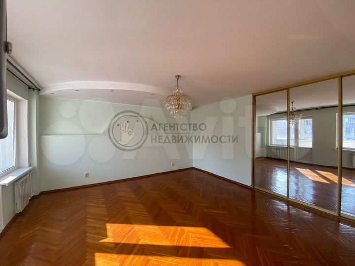 3-к. квартира, 107 м², 4/9 эт.