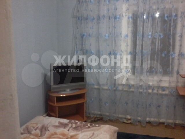 Комната 8 м² в 3-к., 1/1 эт.