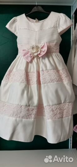 Нарядное бело-розовое платье