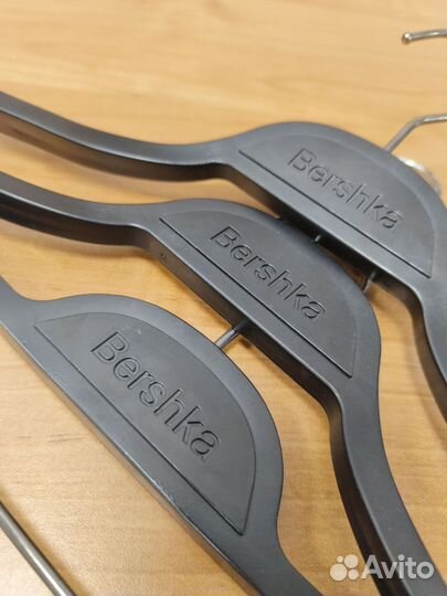 Вешалки плечики Bershka