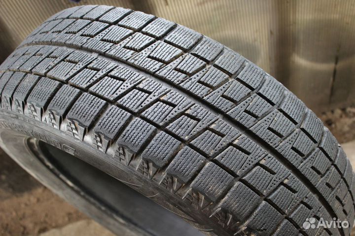 Bridgestone Blizzak Revo2 215/60 R17