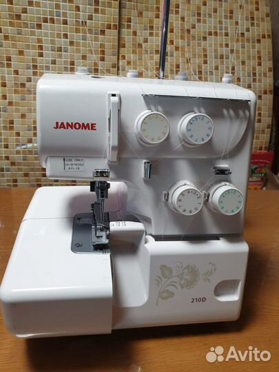 Оверлок Janome 210d
