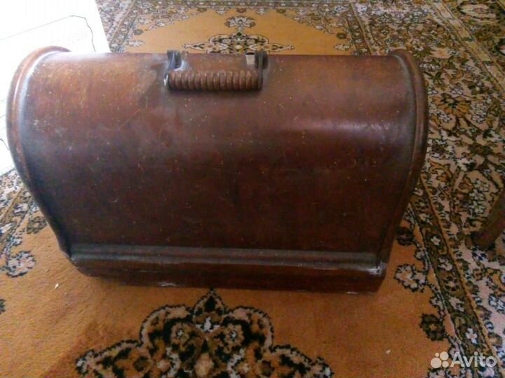 Старинная швейная машинка зингер