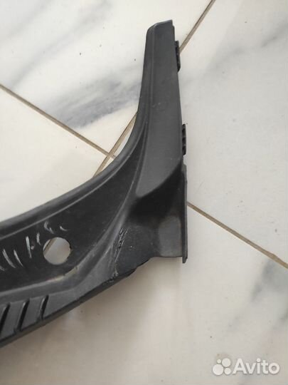 Решетка стеклоочистителя левая Лада Калина
