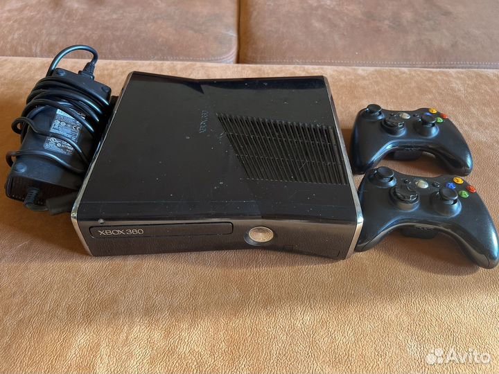 Xbox 360 250GB (LT 3.0) + 2 геймпада + 13 игр