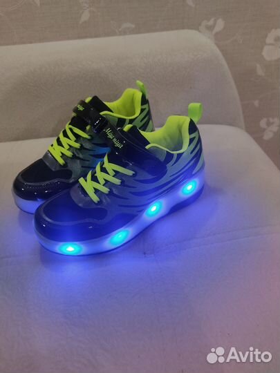 Кросовки на колесиках с подсветкой