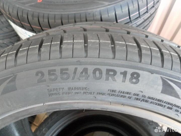 Triangle Sports TH201 255/40 R18 99Y