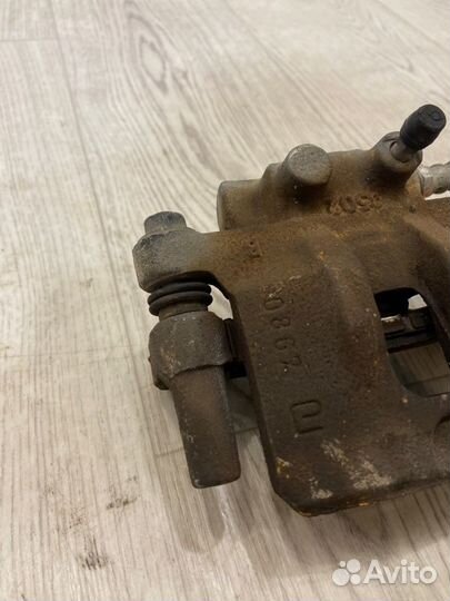 Суппорт задний правый Mitsubishi Lancer 10 CY3A