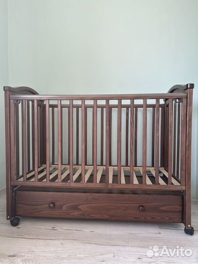 Детская кроватка Fiorellino с маятником и ящиком