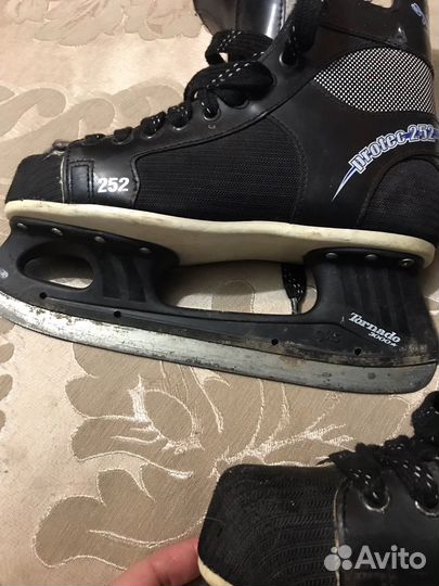 Коньки хоккейные