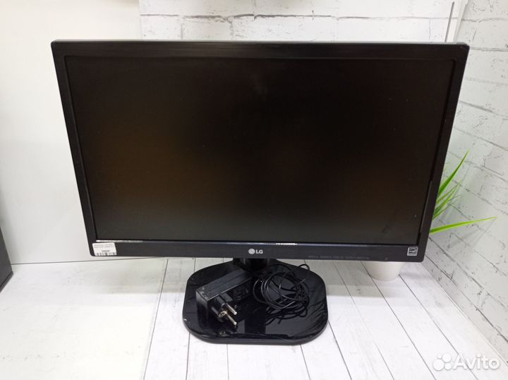 Монитор LG 19.5