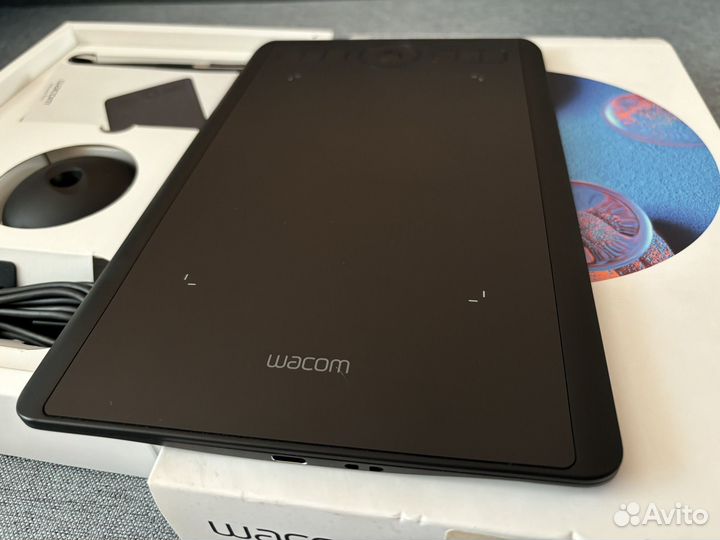 Графический планшет Wacom Intuos Pro S