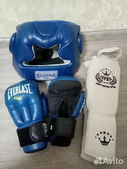 Боксерские перчатки, шлем, защита