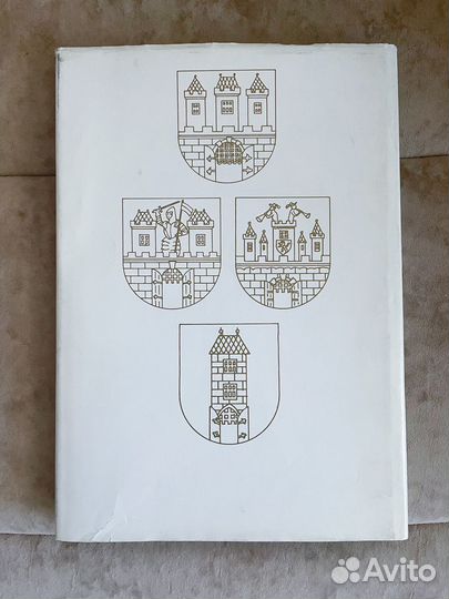 Книга на чешском Historie a souasnost Prahy 1