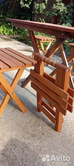 Табуреты и столы складные из ореха и бука