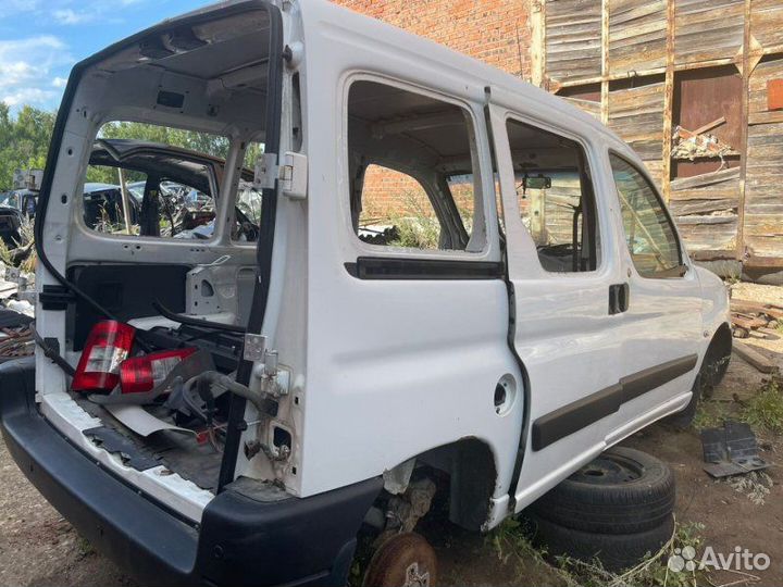 Крыло заднее правое Peugeot Partner 2002-2012