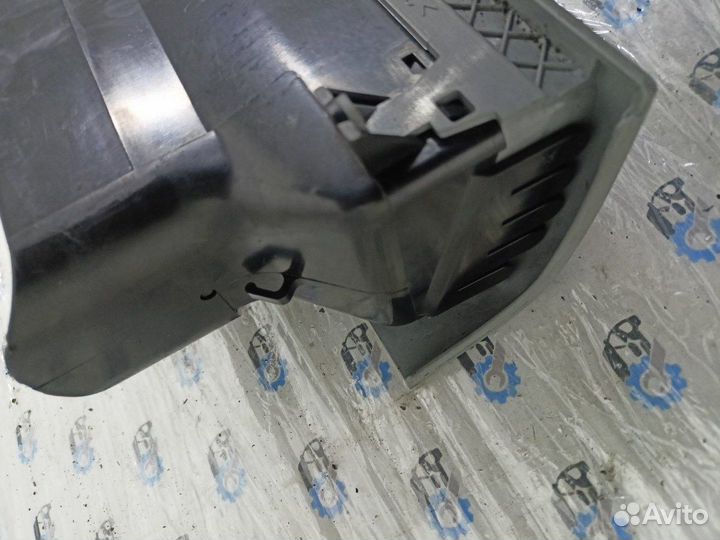 Дефлектор воздушный Mercedes E220 W210 611 2001