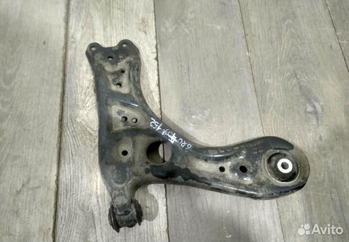 Рычаг передней правый бу Skoda Rapid OEM 6RU407152