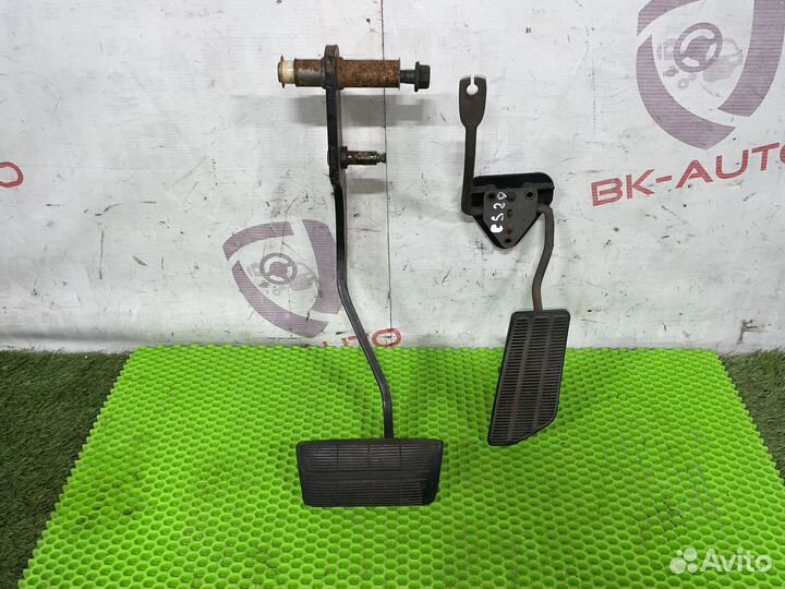 Педаль газа и тормоза Chevrolet Suburban GMT400