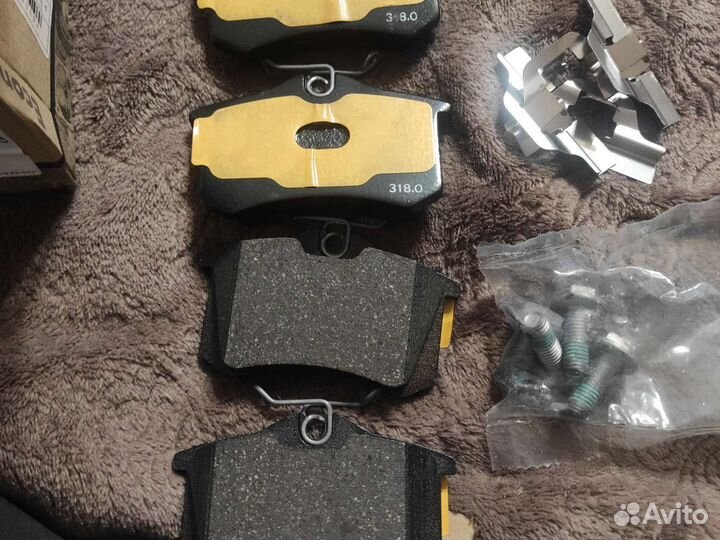 Задние тормозные колодки JZW 698 451A