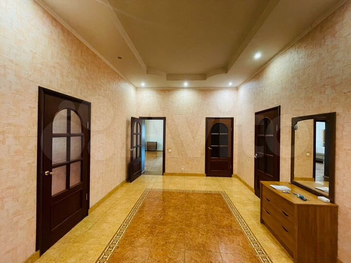 3-к. квартира, 269,5 м², 2/6 эт.