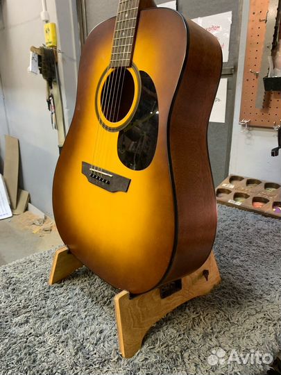 Стойка для гитары из дерева