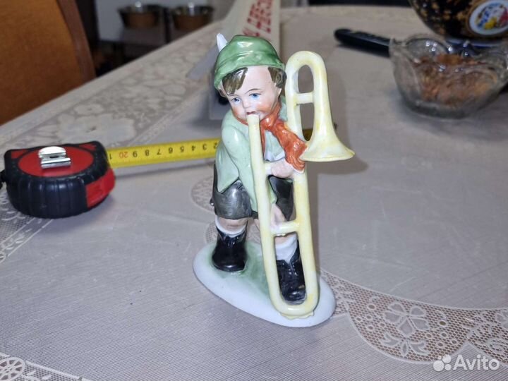 Статуэтка фарфор