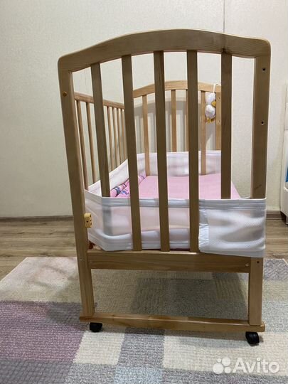 Детская кровать на колесиках