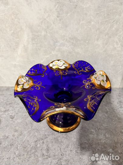 Ваза для фруктов на ножке цветное стекло