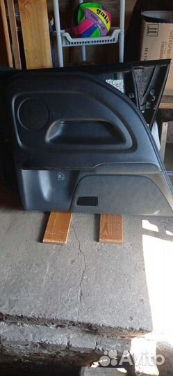 Обшивка дверей Toyota Kluger