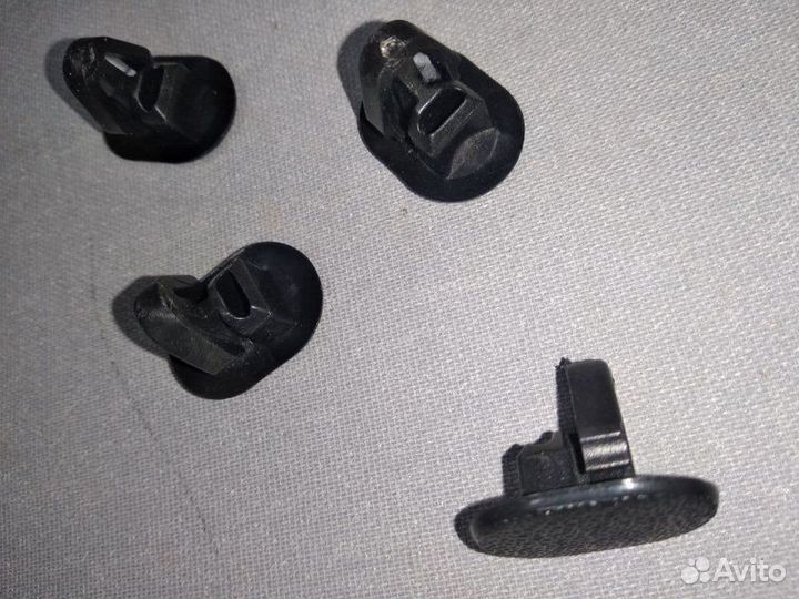 Защелка передняя правая Mitsubishi L200 V6