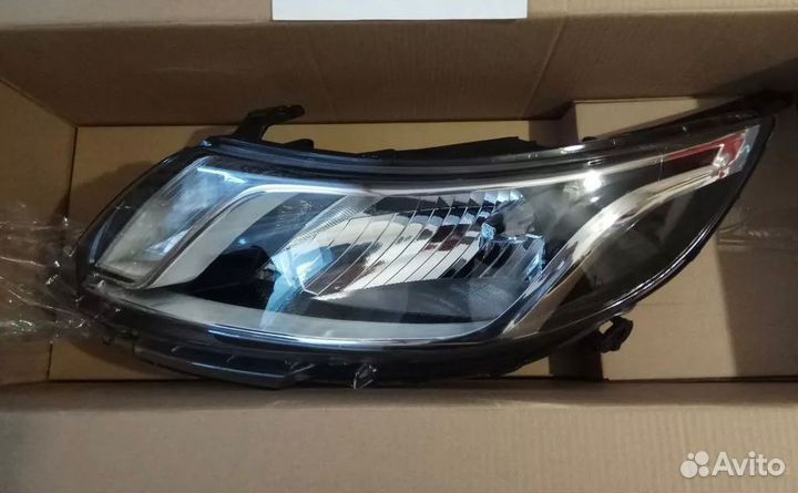 Передняя правая фара на Kia Rio 3 2011-2014