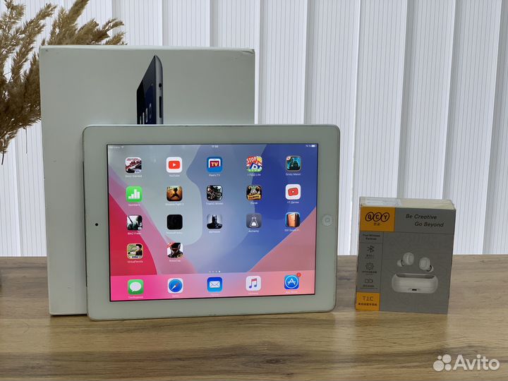 iPad 4 Retina wi-fi + Sim, игры + наушники