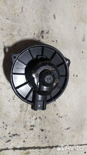 Моторчик печки Митсубиси Спейс Раннер