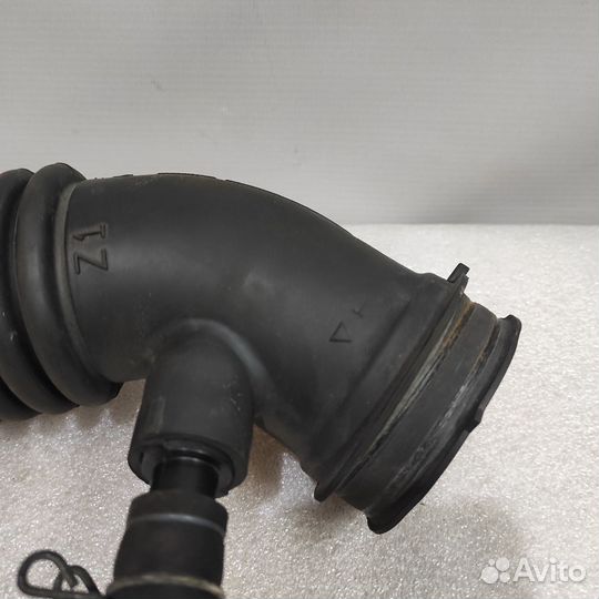 Патрубок дросселя Toyota Corolla Auris E150